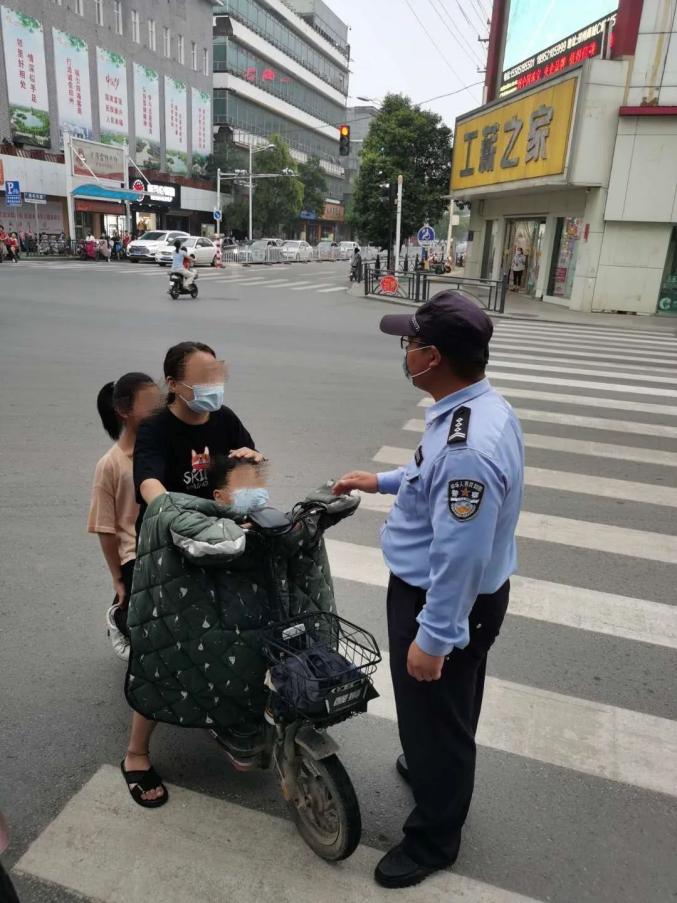 电动车"违规载人"会被罚哦!邳州已开始严查!