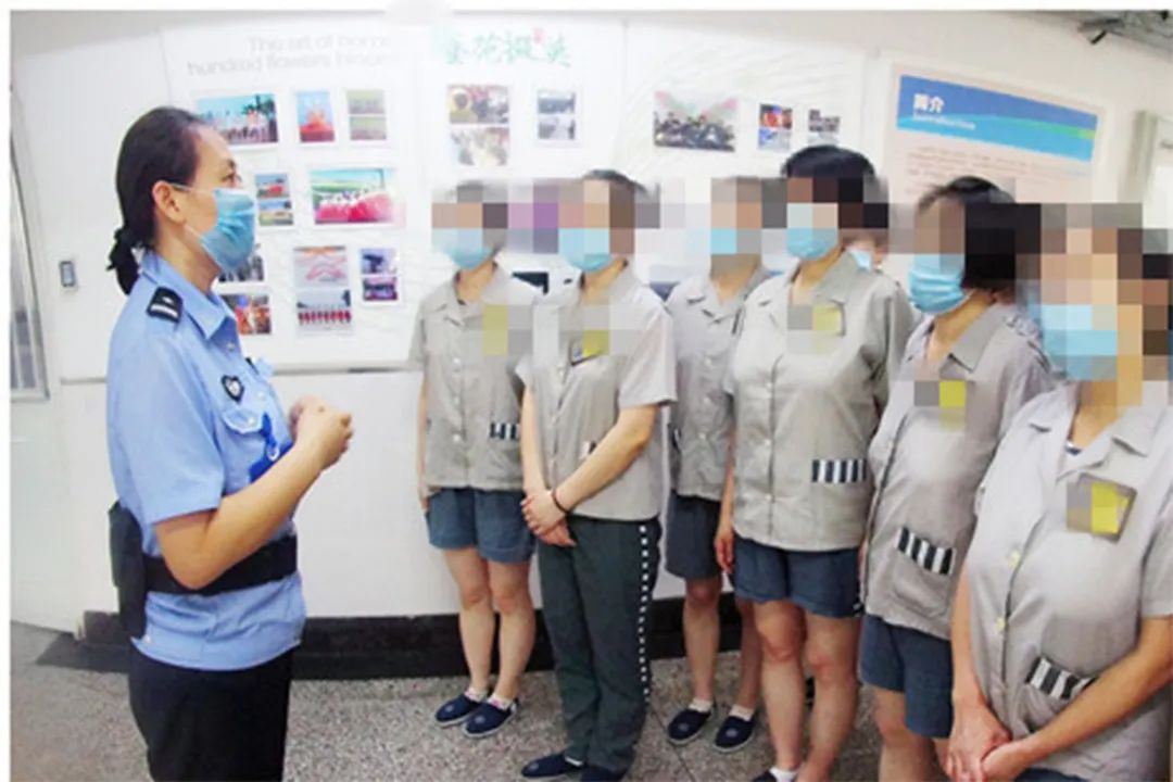 女子监狱监区警察有序开展服刑人员教育改造活动.