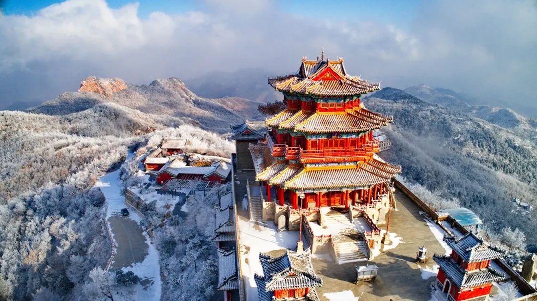 沂蒙山旅游区位于山东省中南部,由于景点较为分散,建议大家自驾前往.
