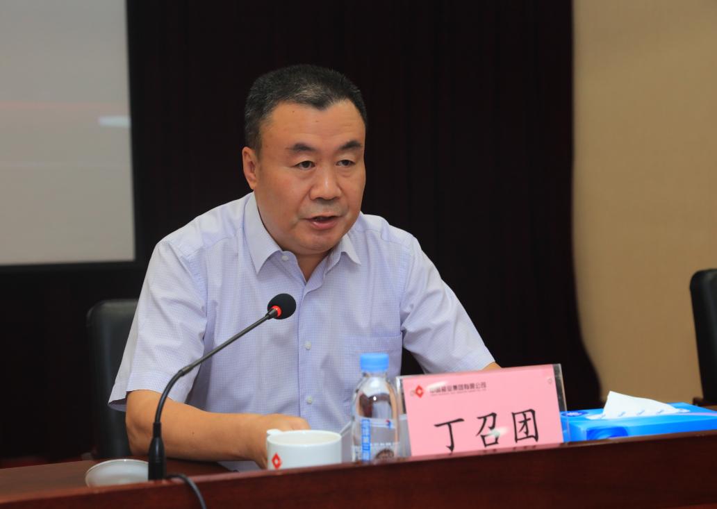 会上,丁召团通报了上半年主要经济指标完成情况,并指出,上半年,集团