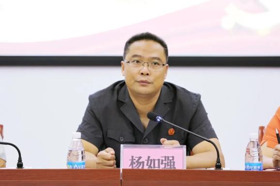 座谈会现场观摩后进行座谈会,平桂法院党组书记,院长杨如强分享了该院