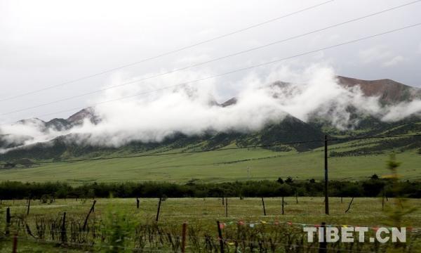 类乌齐县位于西藏自治区昌都市北部,类乌齐藏语译为"大山",这里险峻的