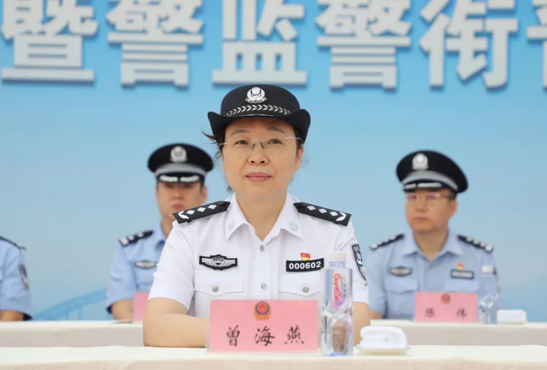 27名同志晋升三级警监警衔.