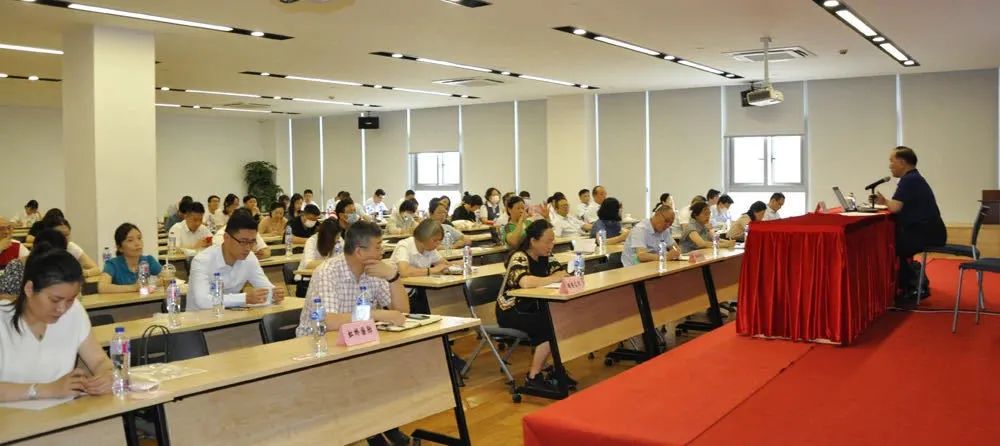 学好四史勇担当新长宁集团开展四史教育主题党课