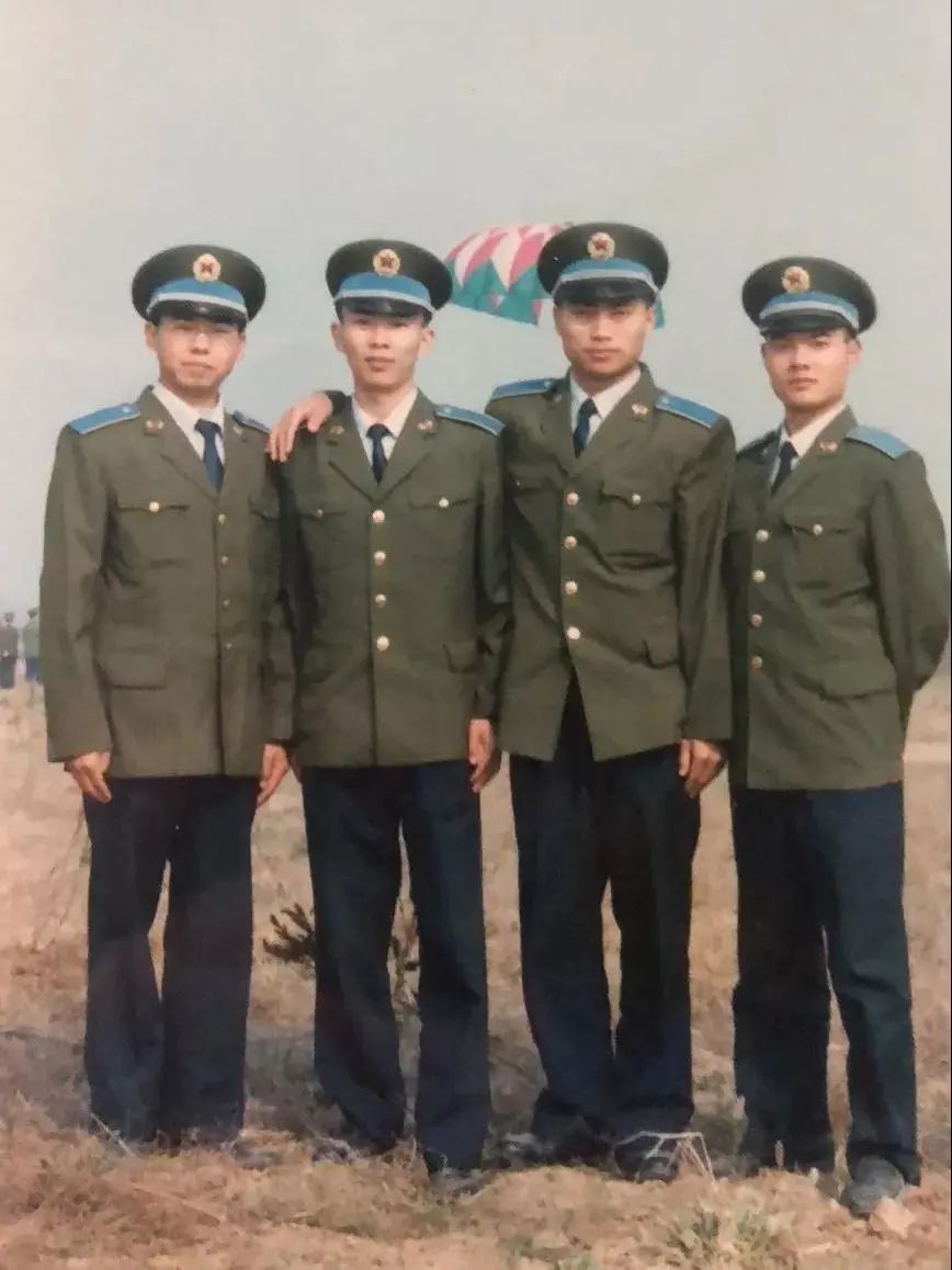 警察故事从橄榄绿到藏青蓝无悔的选择与坚守