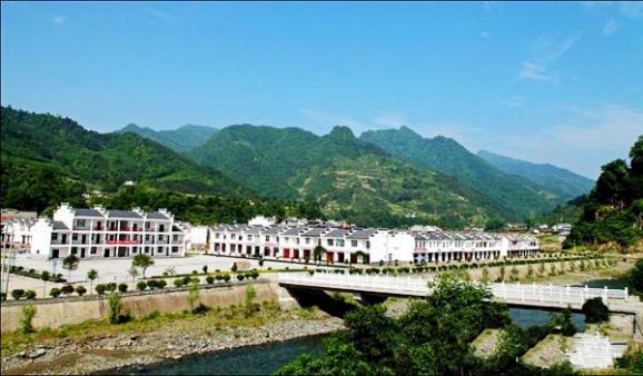 平利县洛河镇莲花台村易地扶贫搬迁安置点易地扶贫搬迁是脱贫攻坚的一