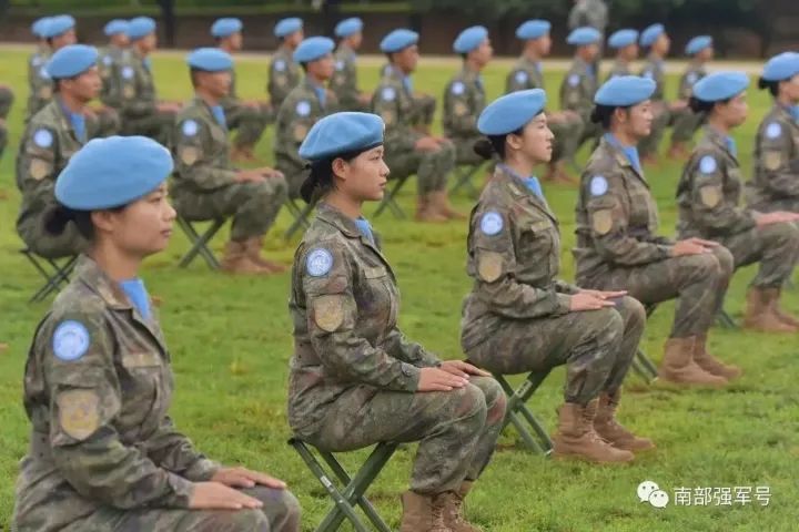 一身军装一杆枪保家卫国战沙场中国女兵又美又飒