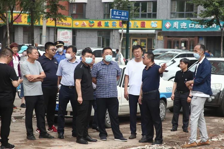市城管局局长李思远检查指导香坊区生活垃圾分类和拆违工作