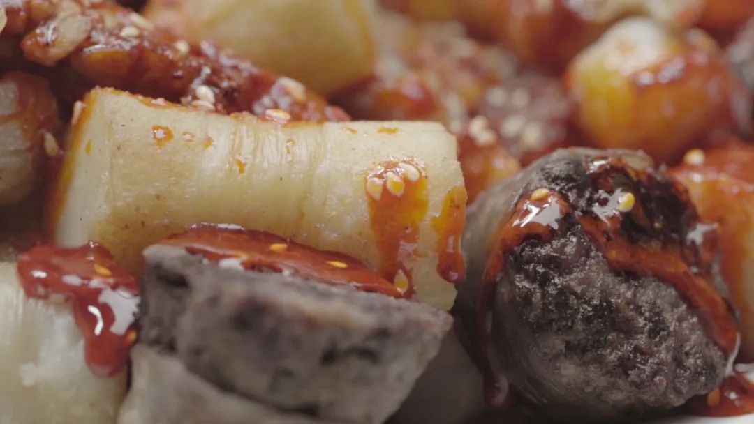 甘肃vlog｜摄制组“喝酒吃肉”，黑蜀黍羡慕围观？（最新发布）