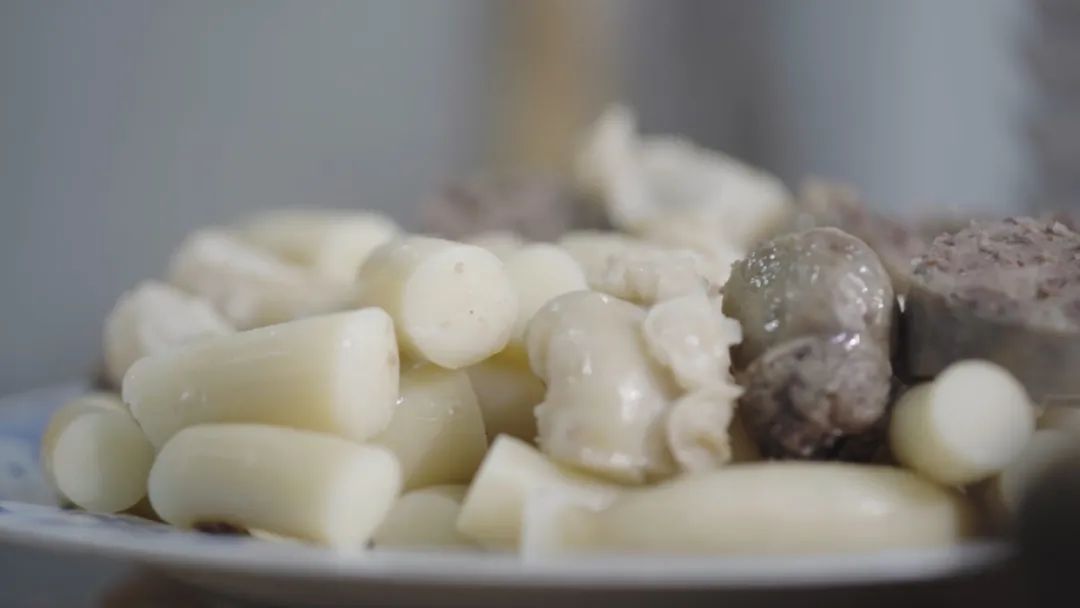 甘肃vlog｜摄制组“喝酒吃肉”，黑蜀黍羡慕围观？（最新发布）