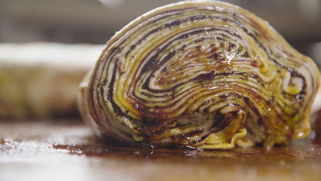 甘肃vlog｜摄制组“喝酒吃肉”，黑蜀黍羡慕围观？（最新发布）