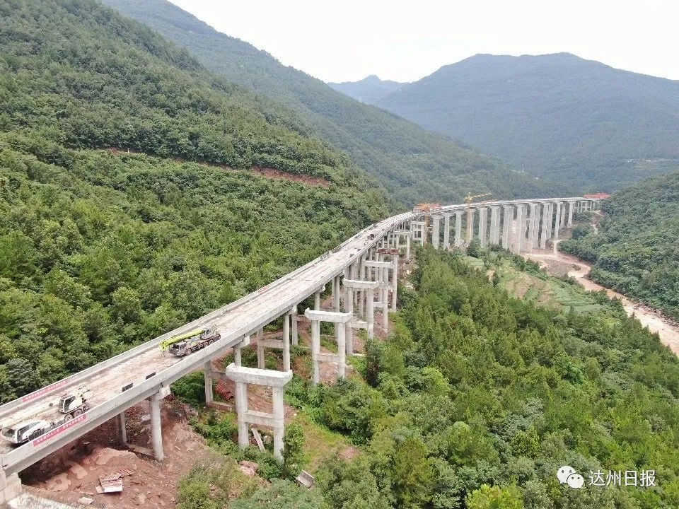 再突破!巴万高速公路最长大桥左幅贯通!