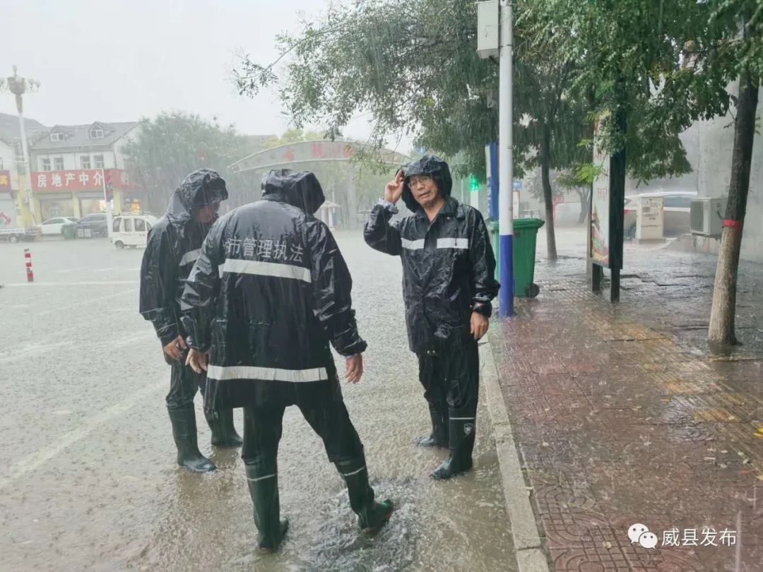 威县城管局积极应对强降雨天气 坚守防汛第一线
