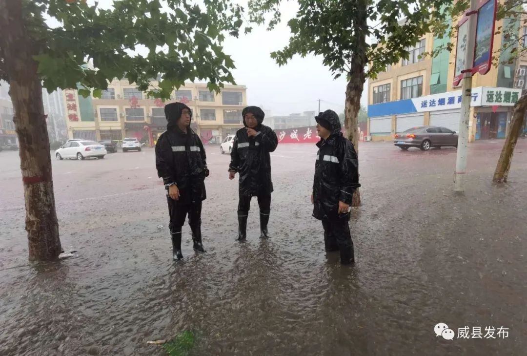 威县城管局积极应对强降雨天气 坚守防汛第一线