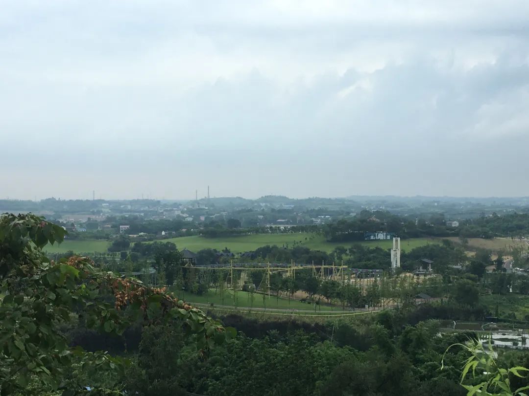 川南大草原景区地处西南大交通重要交会点,位于内江市乡村旅游重点