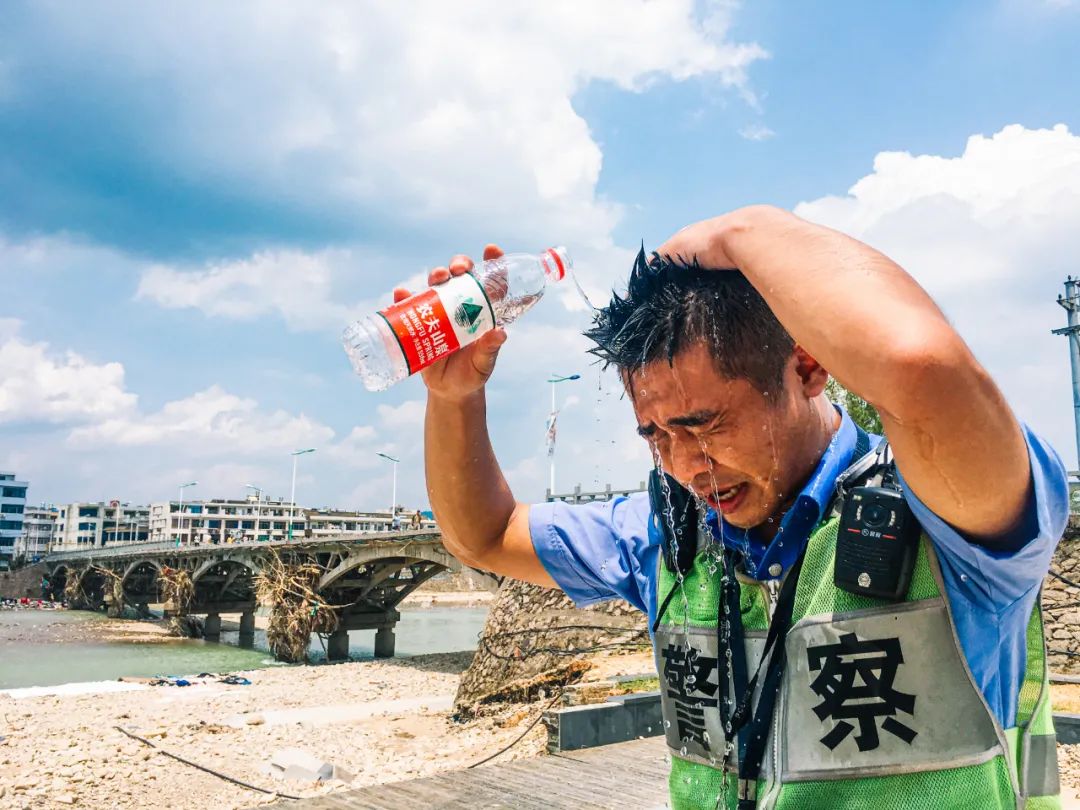 炎炎烈日,看蜀黍们的"高温战斗记"!