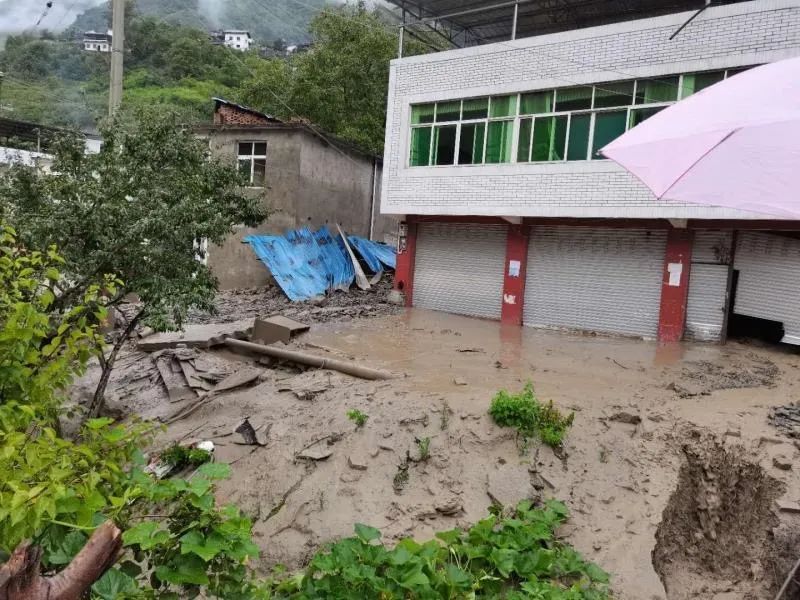 58人深夜紧急撤离甘洛县黑马乡成功避让泥石流灾害