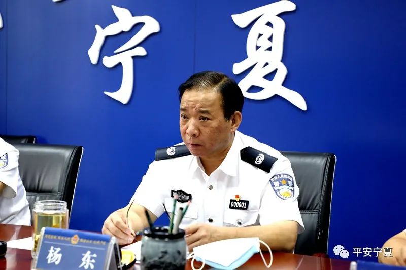 杨东接待信访群众