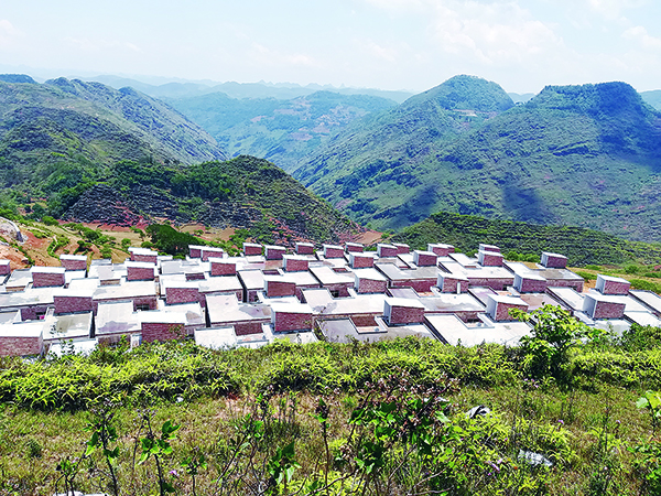 广南县那洒镇龙汪洞村居住的群众多系彝族花倮支系.