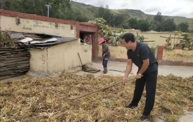 倾心尽力为百姓——记卓资县卓资山镇驻村第一书记杨晓东