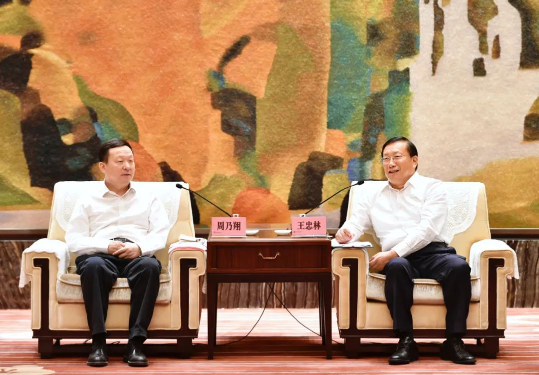 周乃翔,郑学选与武汉市委书记王忠林,市长周先旺会谈