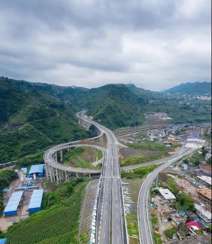 今天,昭通境内又一高速通车