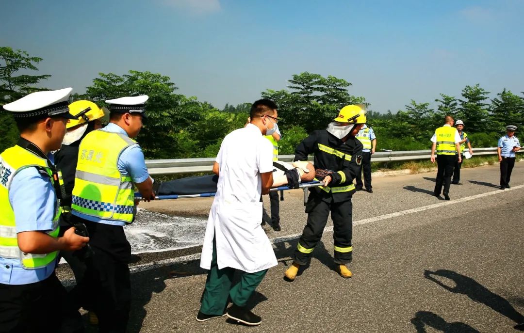 车辆救援服务_救援车辆高速_高速公路车辆救援