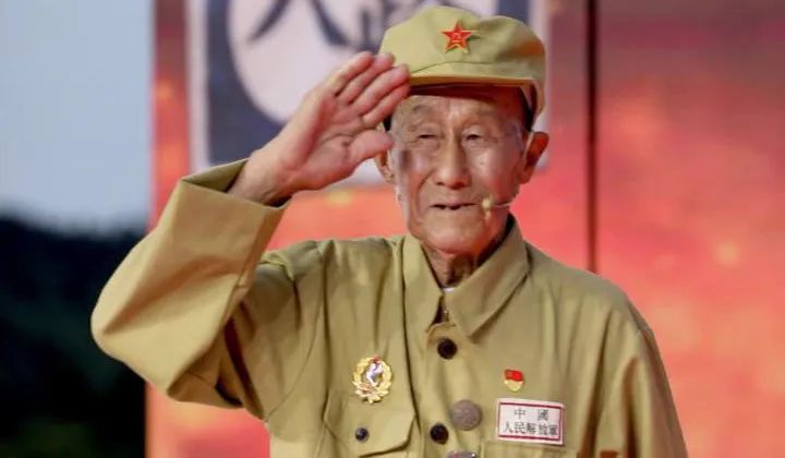 "00后"老兵追忆抗战岁月热血依旧:"为祖国当兵不后悔!