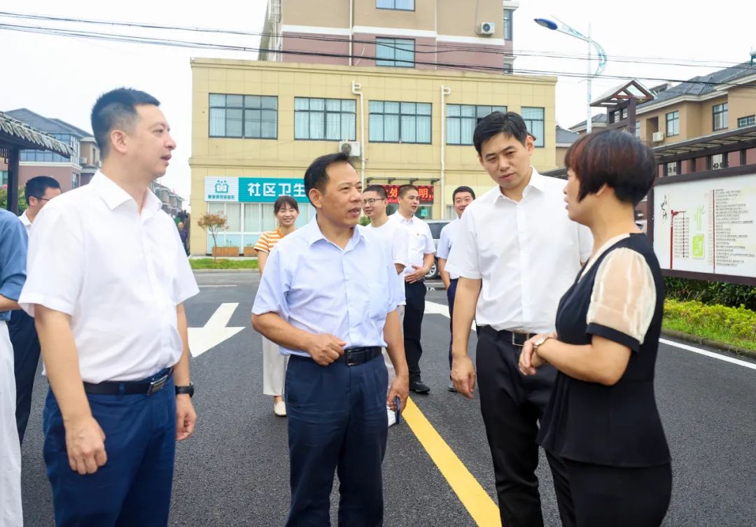 详细了解村社组织换届工作落实情况,并就换届工作的总体安排,平胧