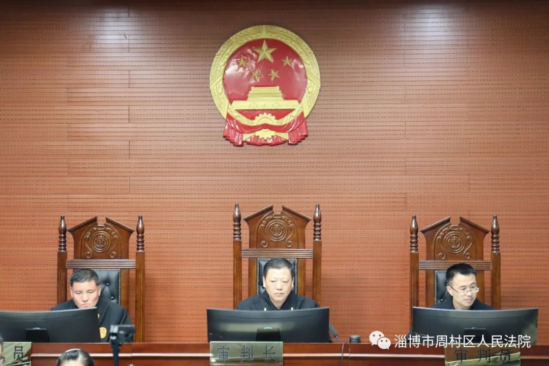周村法院公开开庭审理了吴某某等18名被告人组织,领导,参加黑社会性质