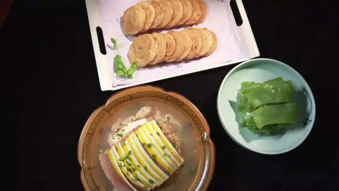 梓潼三绝:镶碗,片粉和酥饼 梓潼有三绝——镶碗,片粉和酥饼.