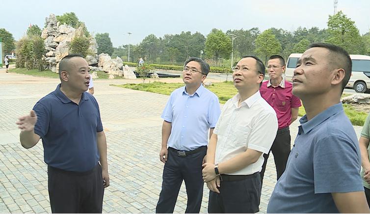 萍乡市莲花县考察组来我县考察绿色矿山创建和废弃矿山修复工作