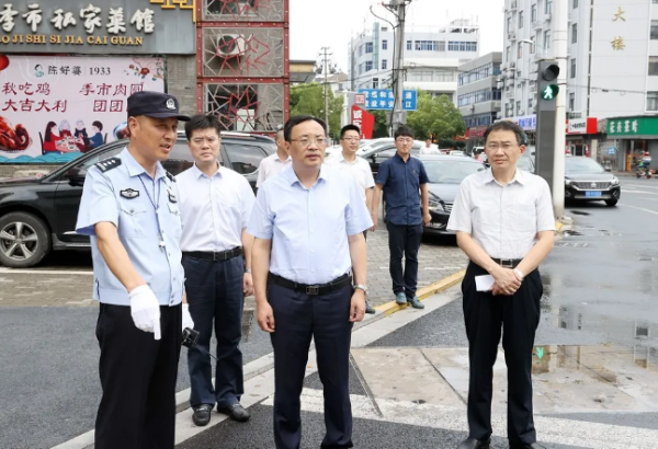靖江市委书记张长平督查文明城市创建