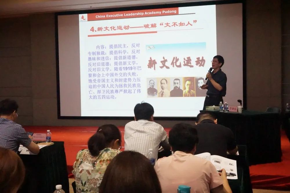 教授于洪生作《学四史,守初心》的授课;国防大学政治学院教授,博士生