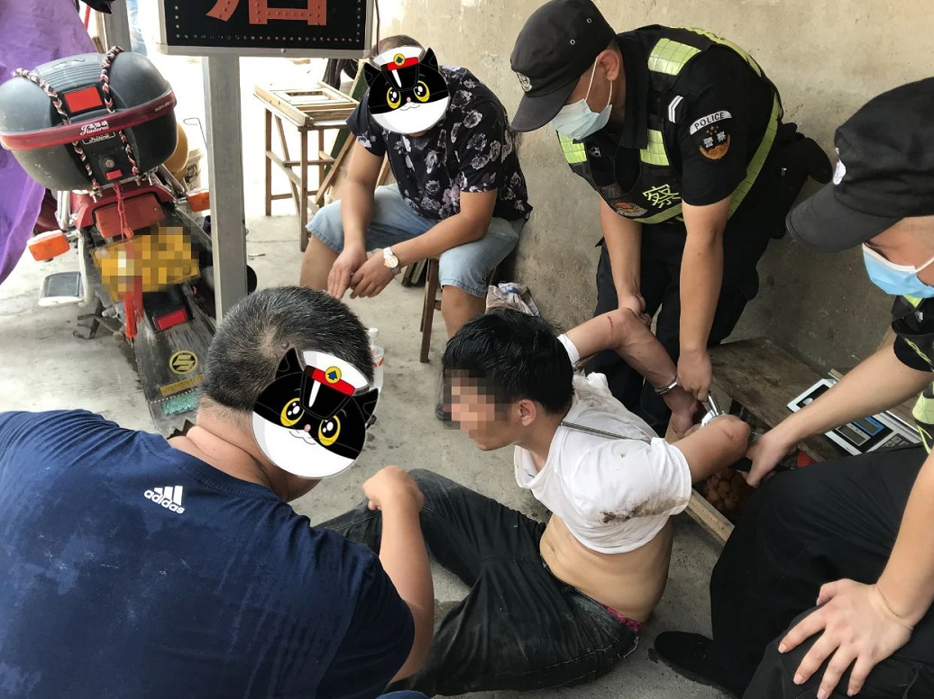 2名辅警在抓捕嫌疑人时被刺伤