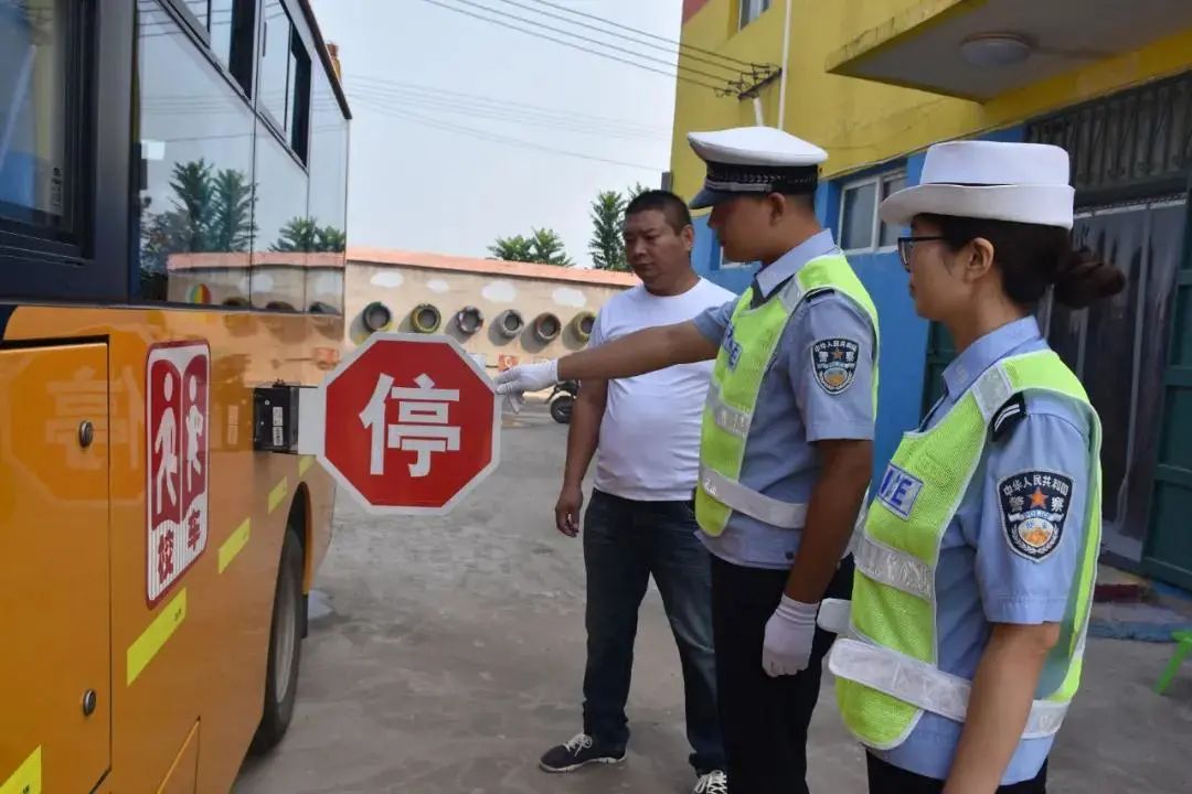 开学季邢台公安护航平安上学路