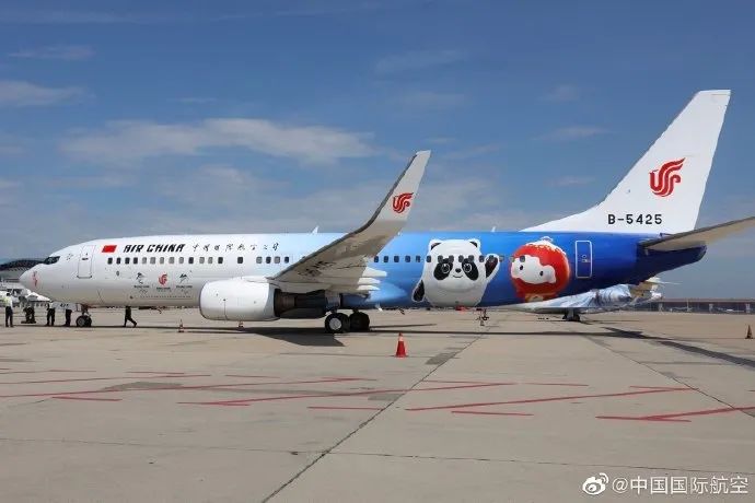 多图:国航"冬奥冰雪号"彩绘飞机盛装出场