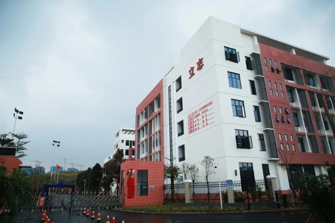 新校园如雨后春笋般投入使用南宁市良庆区基础教育努力向强区迈进