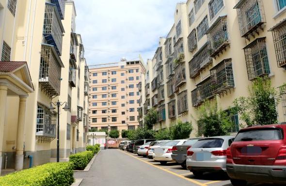 "说起创建全国文明城市带来的变化,蒙自市文澜街道文路小区住户张永兰