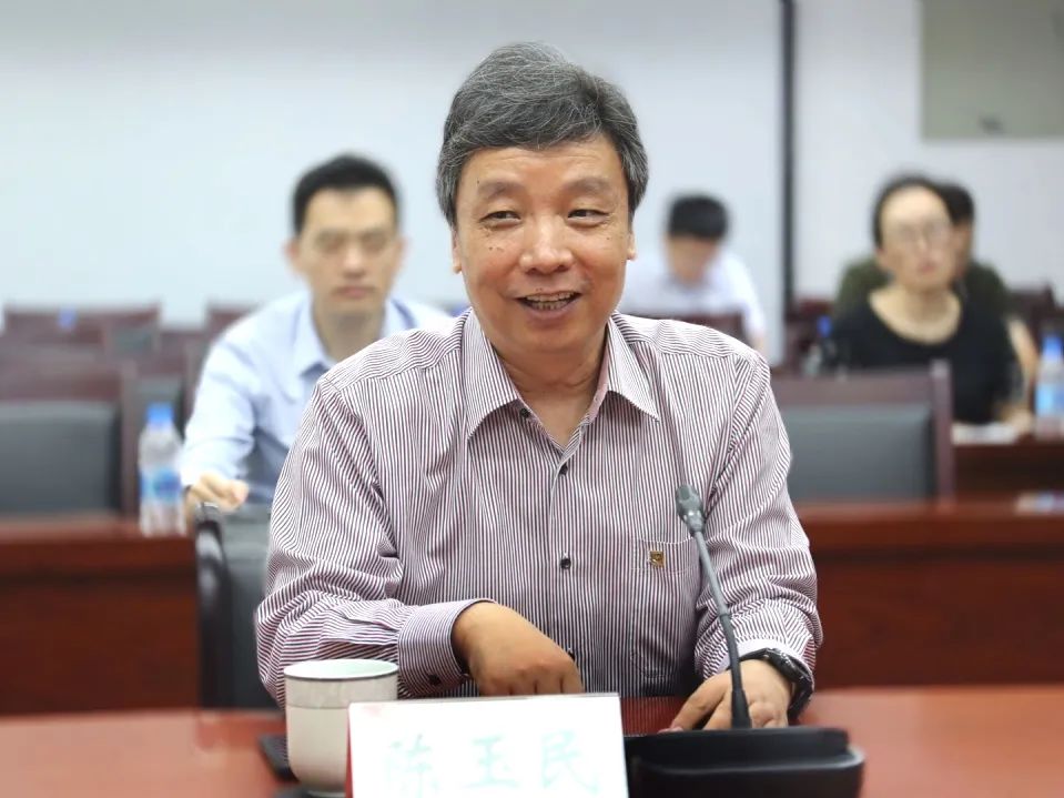 陈玉民感谢杨浦区委,区政府一直以来对山东黄金的关心与帮助,介绍了