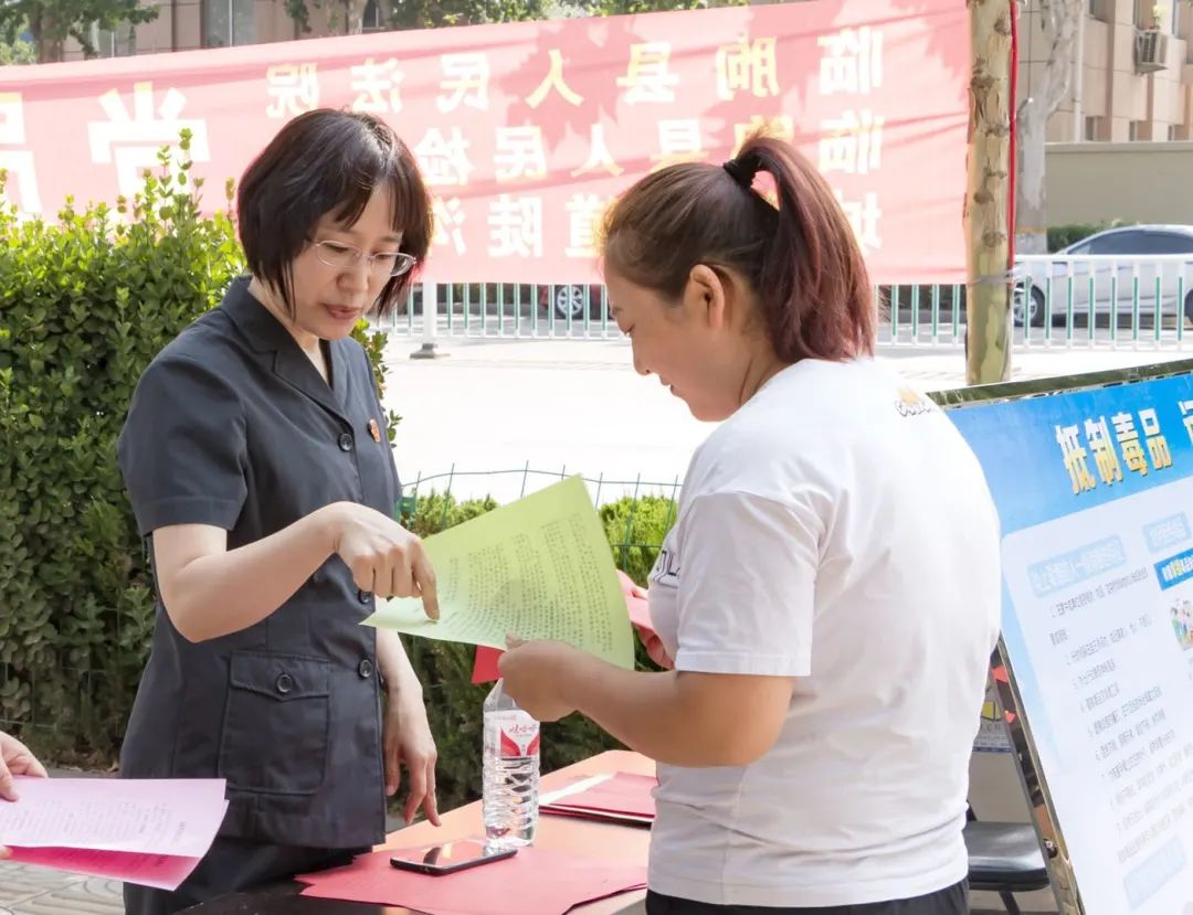 对被告人在押的案件,史慧霞主动与临朐县看守所联系,提供所需设备并