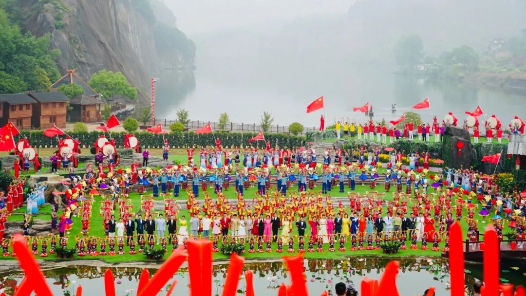 年《唱响新时代》郴州主题节目在苏仙区飞天山演艺中心圆满完成录制