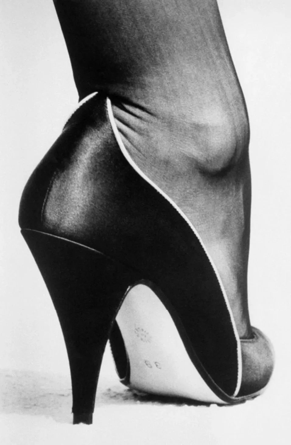 48赫尔穆特·牛顿 helmut newton47史蒂文·梅塞 steven meisel46