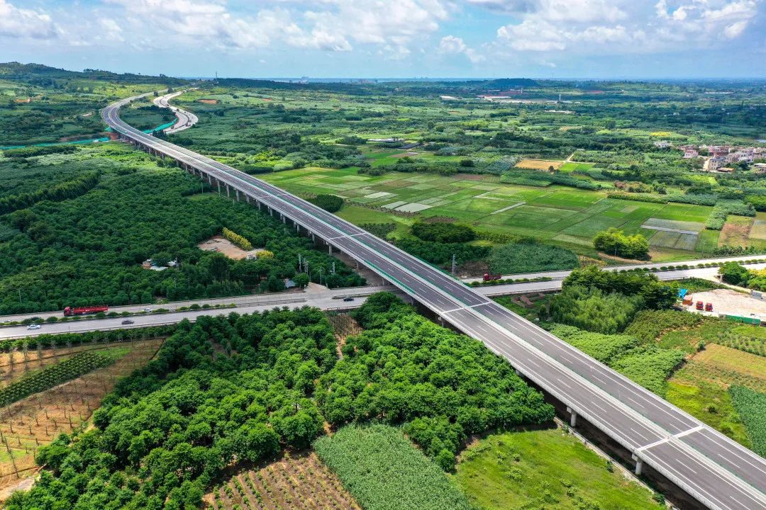 两广再添快车道玉湛高速广东段通车