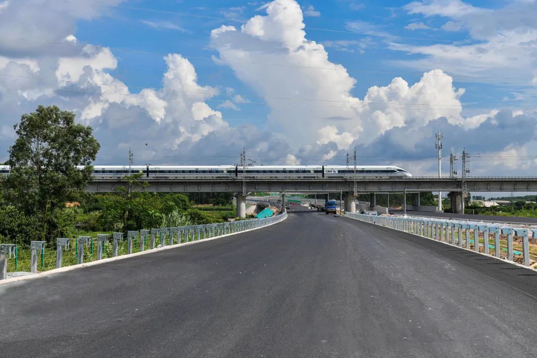 两广再添快车道玉湛高速广东段通车