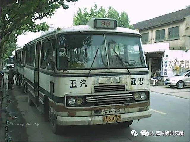 五汽冠忠98路配车sk641a3型(朱达艺 摄)