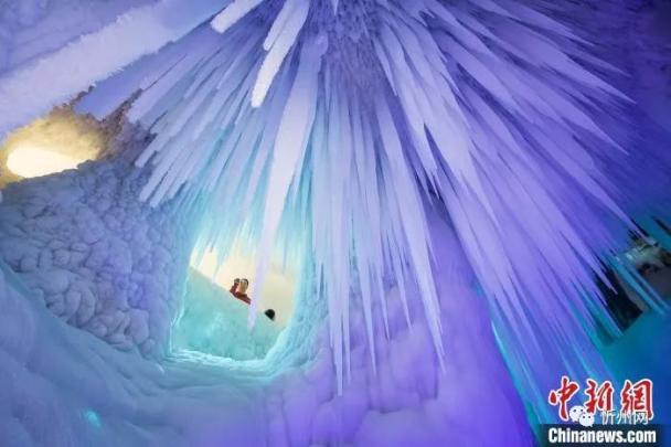 山西300万年冰洞似水晶宫殿 与千年活火山比邻而居