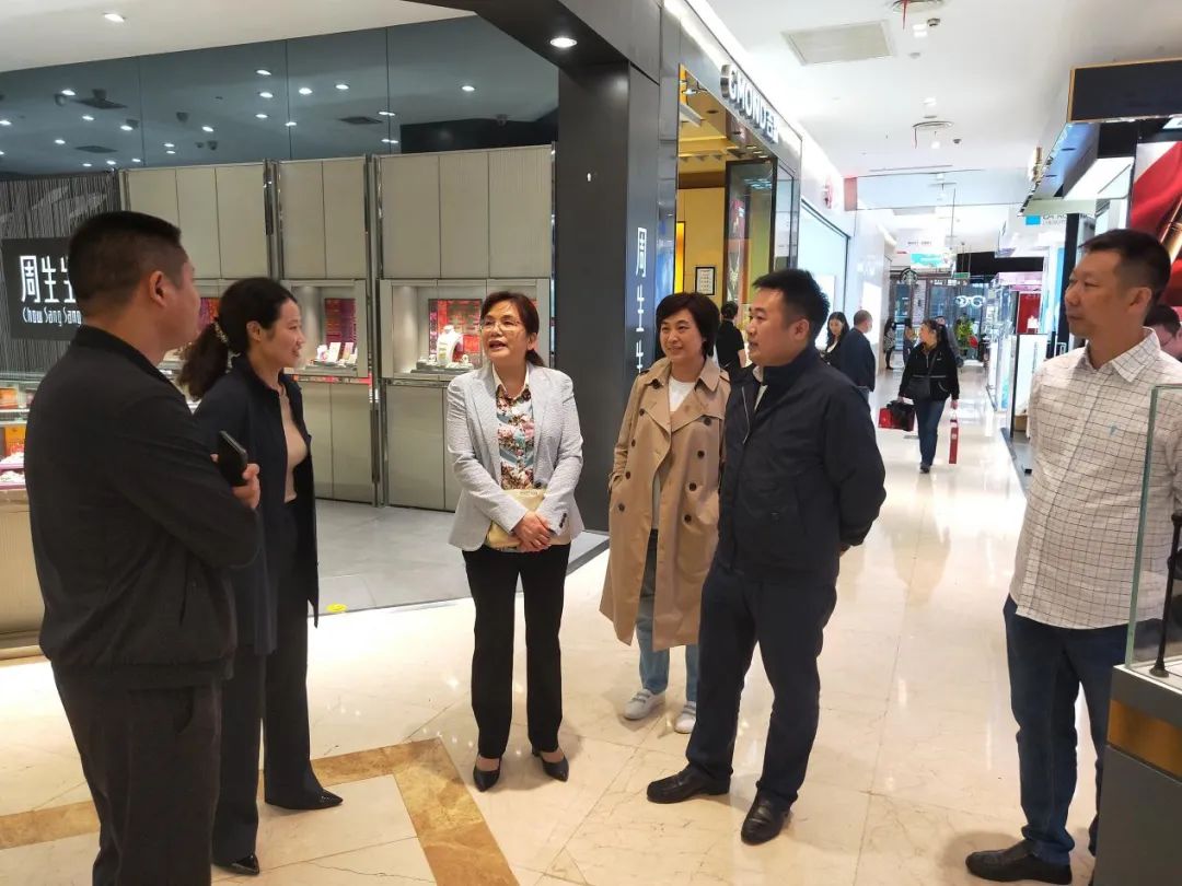 区委常委,组织部长彭利芝督导步步高商场文明创建工作.