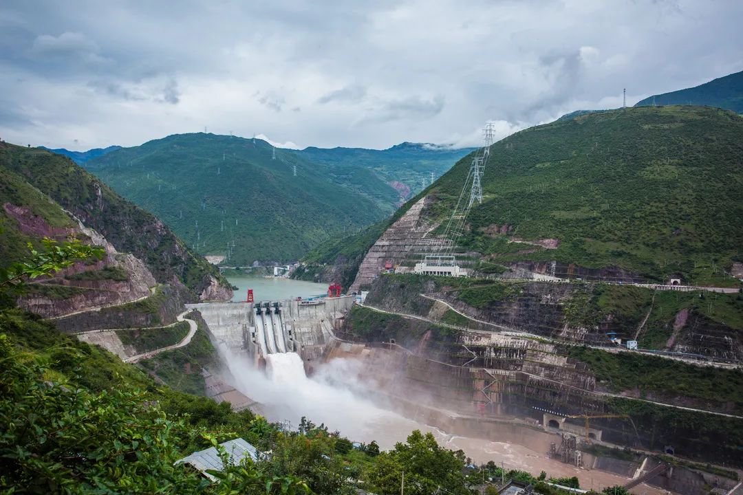 功果桥水电站装机容量90万千瓦,是云南"十二五"期间投产的第一座大型