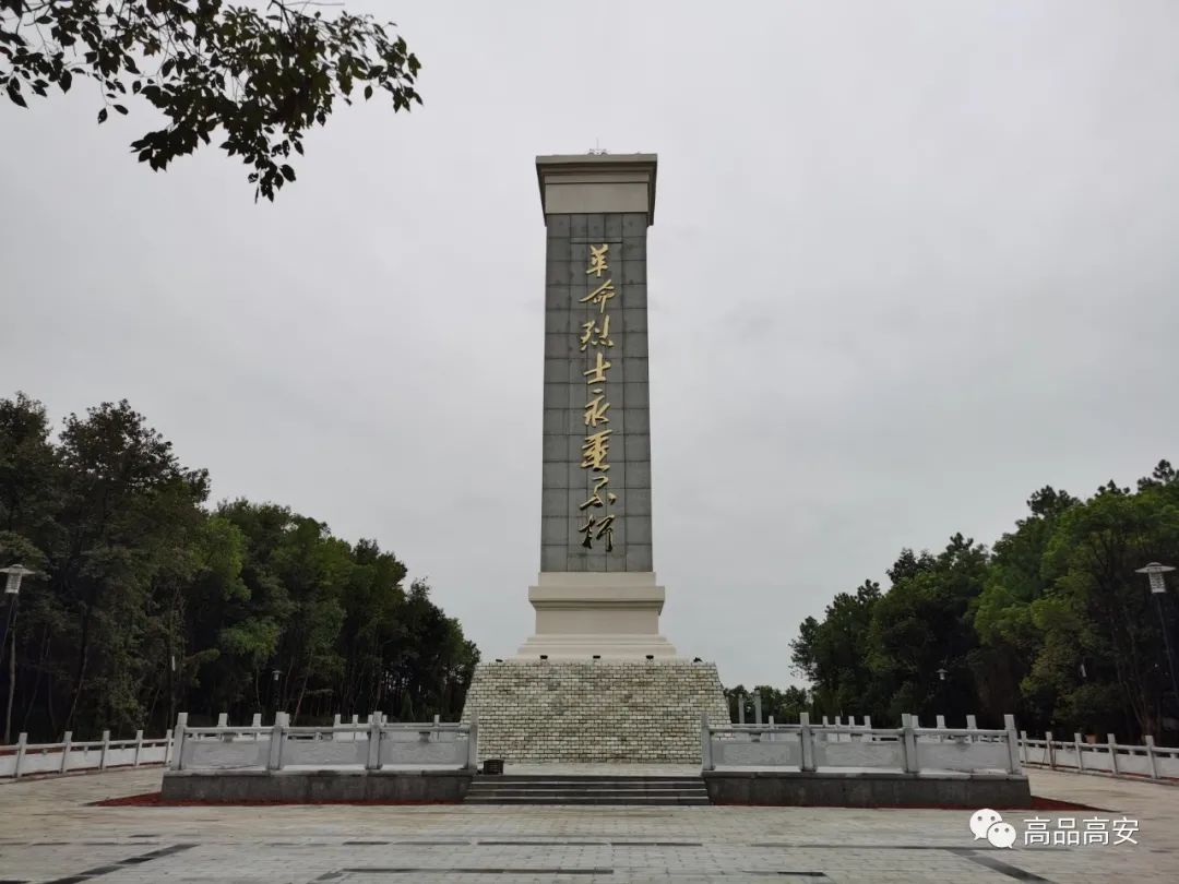 兴建革命烈士纪念广场,打造城市的精神图腾